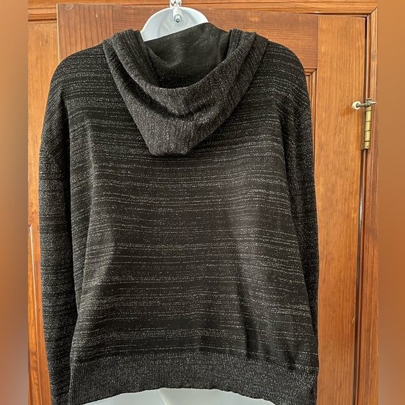 Nice sweater - Picture 2 of 2